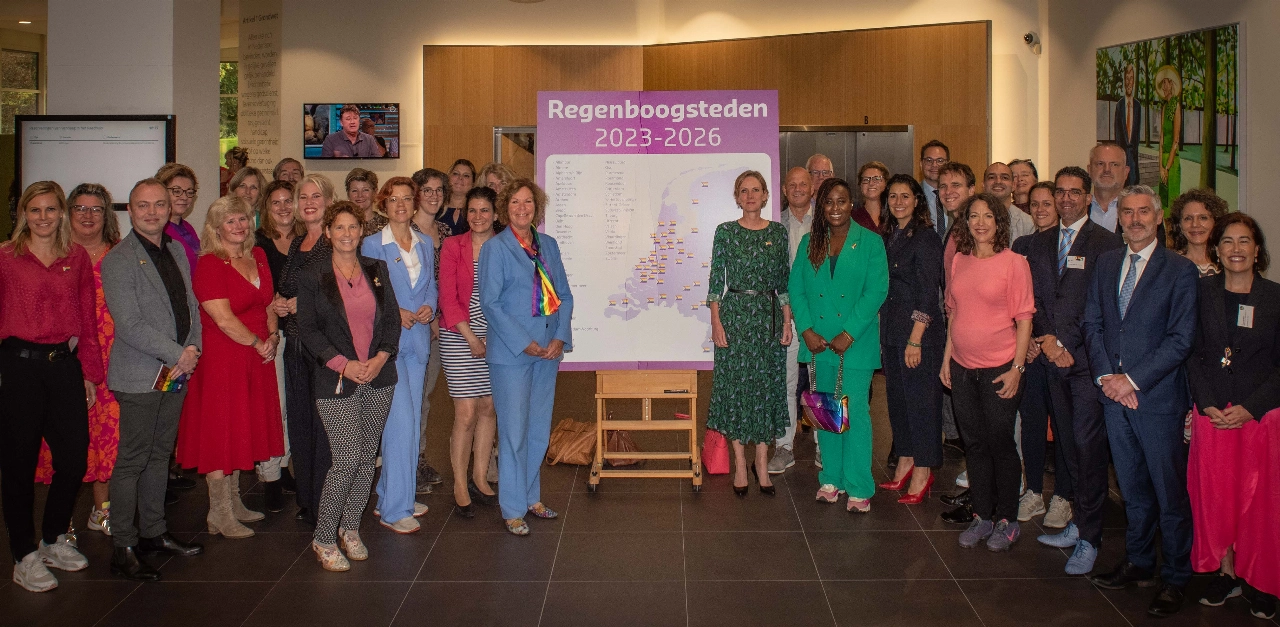 Gemeente tekent regenboogconvenant met OCW